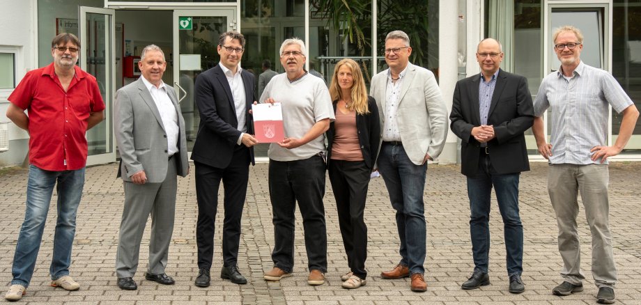 Foto von der Übergabe Bewilligungsbescheid am 29,06.2023 in Niederwörresbach
