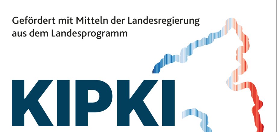Logo KIPKI - Wappen Rheinland-Pflaz mit dem Text "gefördert mit Mitteln der Landesregierung aus dem Landesprogramm KIPKI - Kommunales Investitionsprogramm Klimaschutz und Innovation