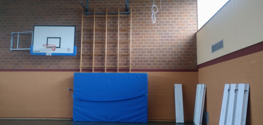 Foto Leuchtenwechsel in Turnhalle Rhaunen