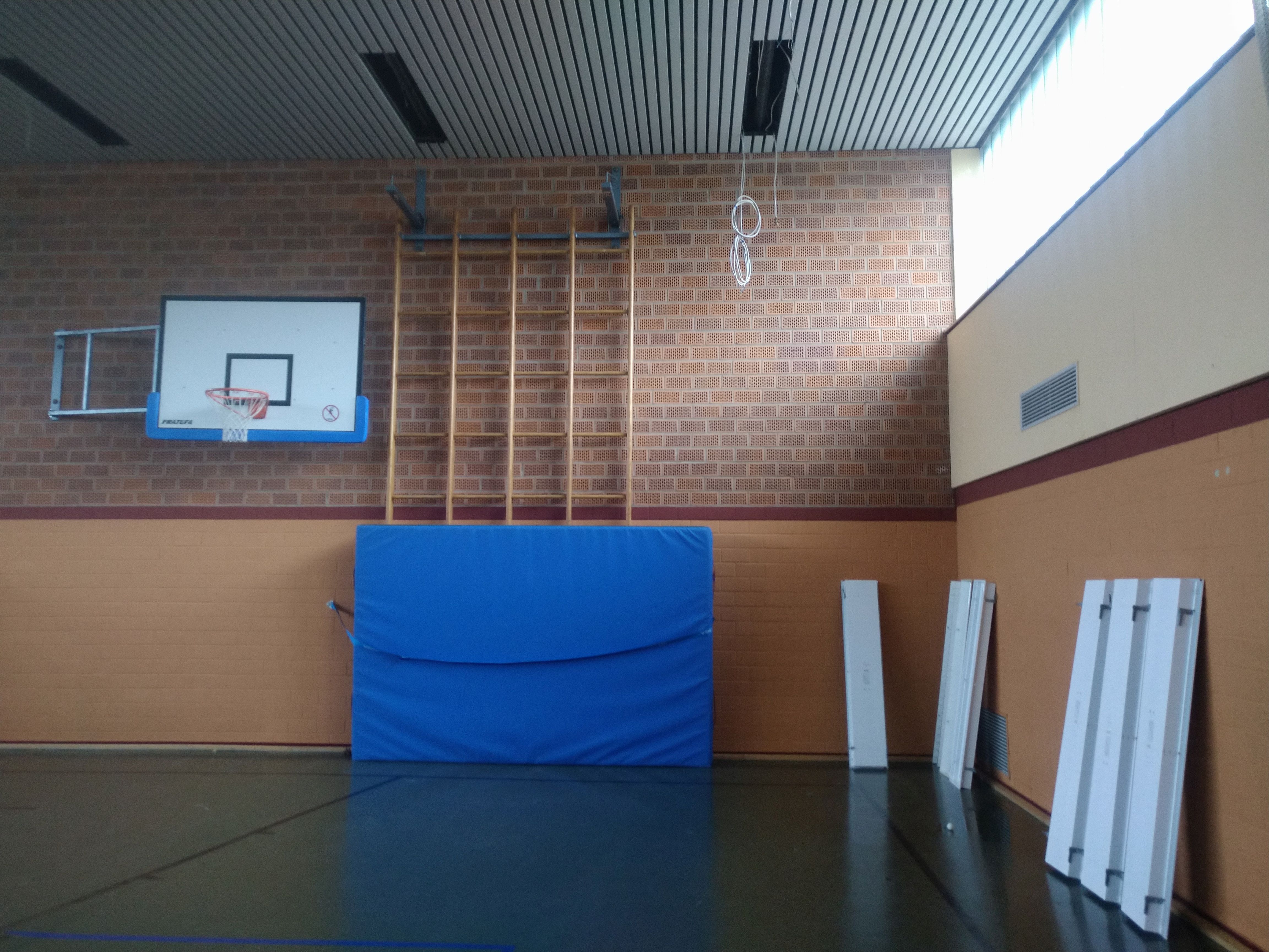 Foto Leuchtenwechsel in Turnhalle Rhaunen