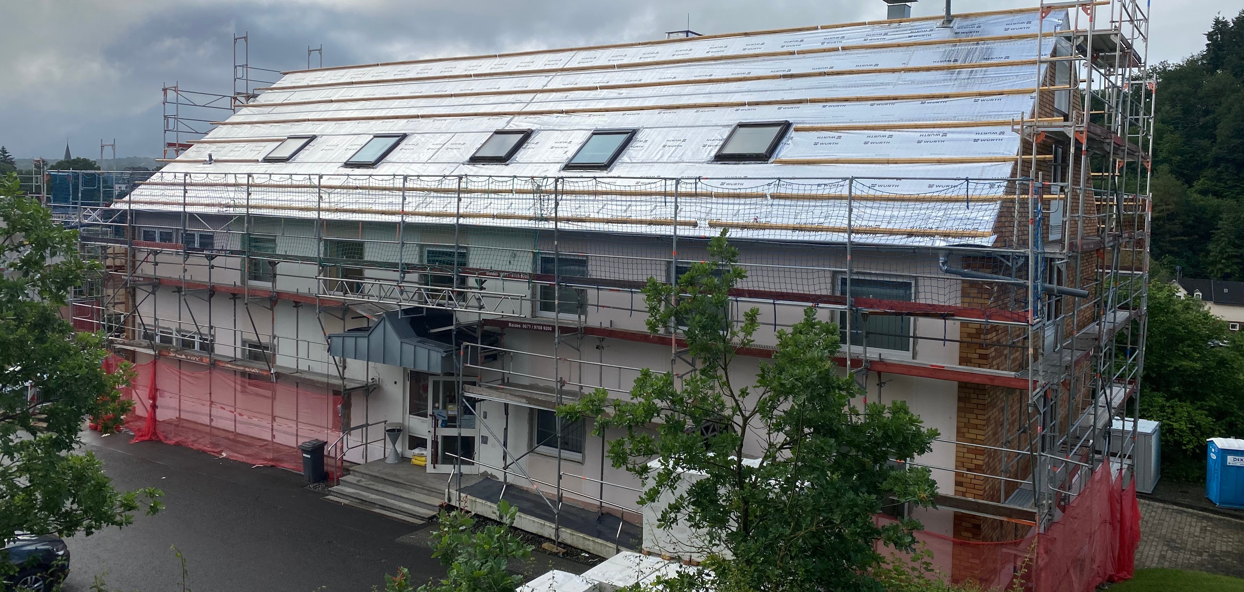 Foto Dachsanierung Nebengebäude Verwaltungsstelle Rhaunen