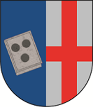 Schild gespalten, vorne in Blau ein mit drei schwarzen Kugeln belegtes silbernes Buch, hinten in Silber ein rotes Kreuz.