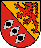 In schräg-rechts geteiltem Schild vorne in Rot eine silberne Rautenschnalle und drei schwarze Ballen, hinten roter, blaubewehrter und gezungter Löwe in Gold.