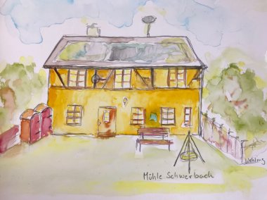 Gemälde Schwerbacher Mühle von Silke Wehling Aquarellzeichnung eines zweistöckigen gelben Hauses mit mehreren Fenstern, einer Bank davor und einer kleinen Grillstelle rechts