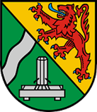 Wappen der Ortgemeinde Sienhachenbach In schrägrechts geteiltem Schild oben: Roter, blau bewehrter und gezungter Löwe in Gold. Im unteren rechten Feld: Silberner Wellenbalken und silberner Röhrenbrunnen in grünem Feld.