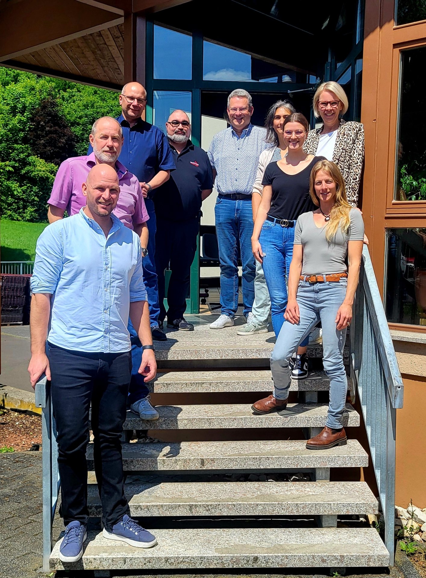 Foto zum Startschuss der Klimaanpassung mit Personen aus der VG Herrstein-Rhaunen (4 Männer und 3 Frauen) und der Projektbegleitung Sweco (1 Mann und 1 Frau)