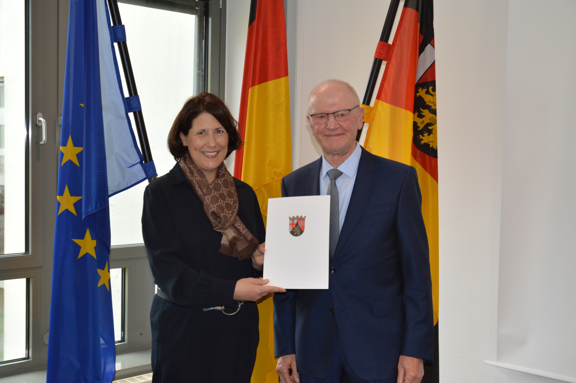 Wirtschaftsministerin Daniela Schmitt verleiht Wirtschaftsmedaille der Wirtschaftsministerin an Unternehmer Hans Schütz