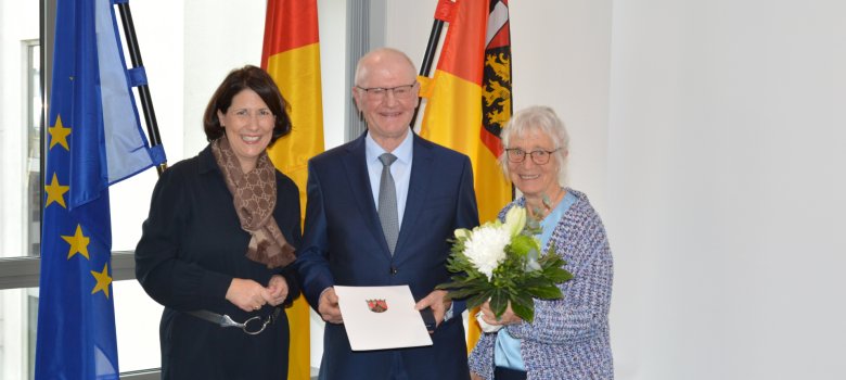 Wirtschaftsministerin Daniela Schmitt verleiht Wirtschaftsmedaille der Wirtschaftsministerin an Unternehmer Hans Schütz