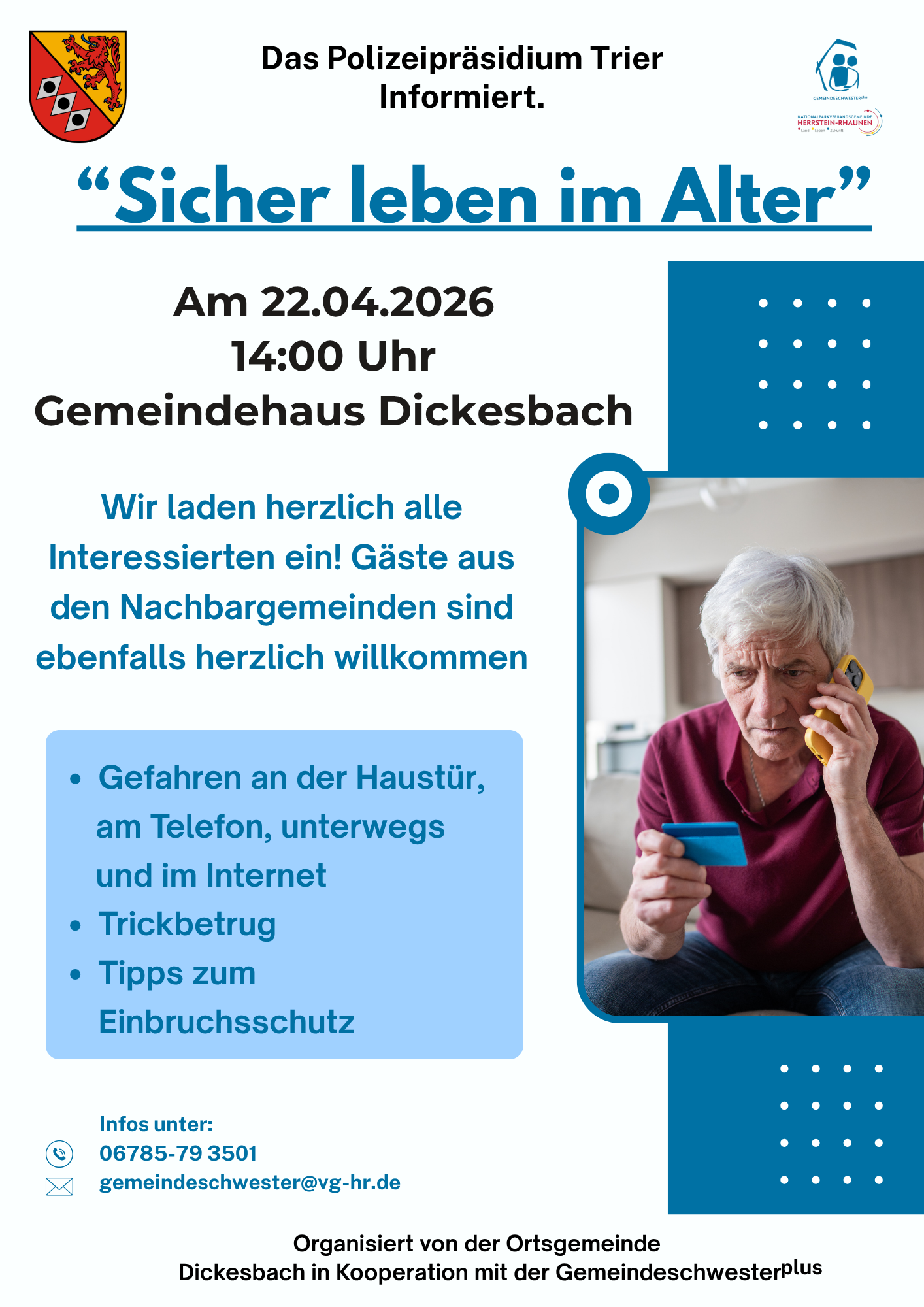 Plakat mit Einladung zu einer Veranstaltung "Sicher leben im Alter" am 22.04.2026 um 14 Uhr im Gemeindehaus Dickesbach mit Themen zu Gefahren an Haustür, Telefon, unterwegs, Internet, Trickbetrug und Einbruchschutz, daneben eine ältere Frau mit grauen Haaren und rotem Schal, die ein Smartphone hält
