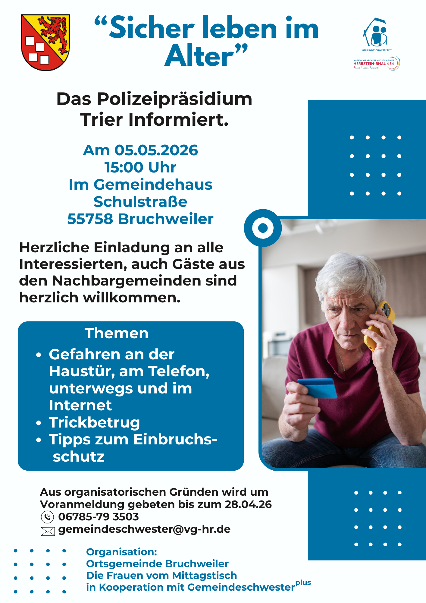 Flyer mit Einladung zu einer Informationsveranstaltung der Polizei Trier zum Thema Sicherheit im Alter mit Foto einer älteren Frau, die ein Smartphone hält