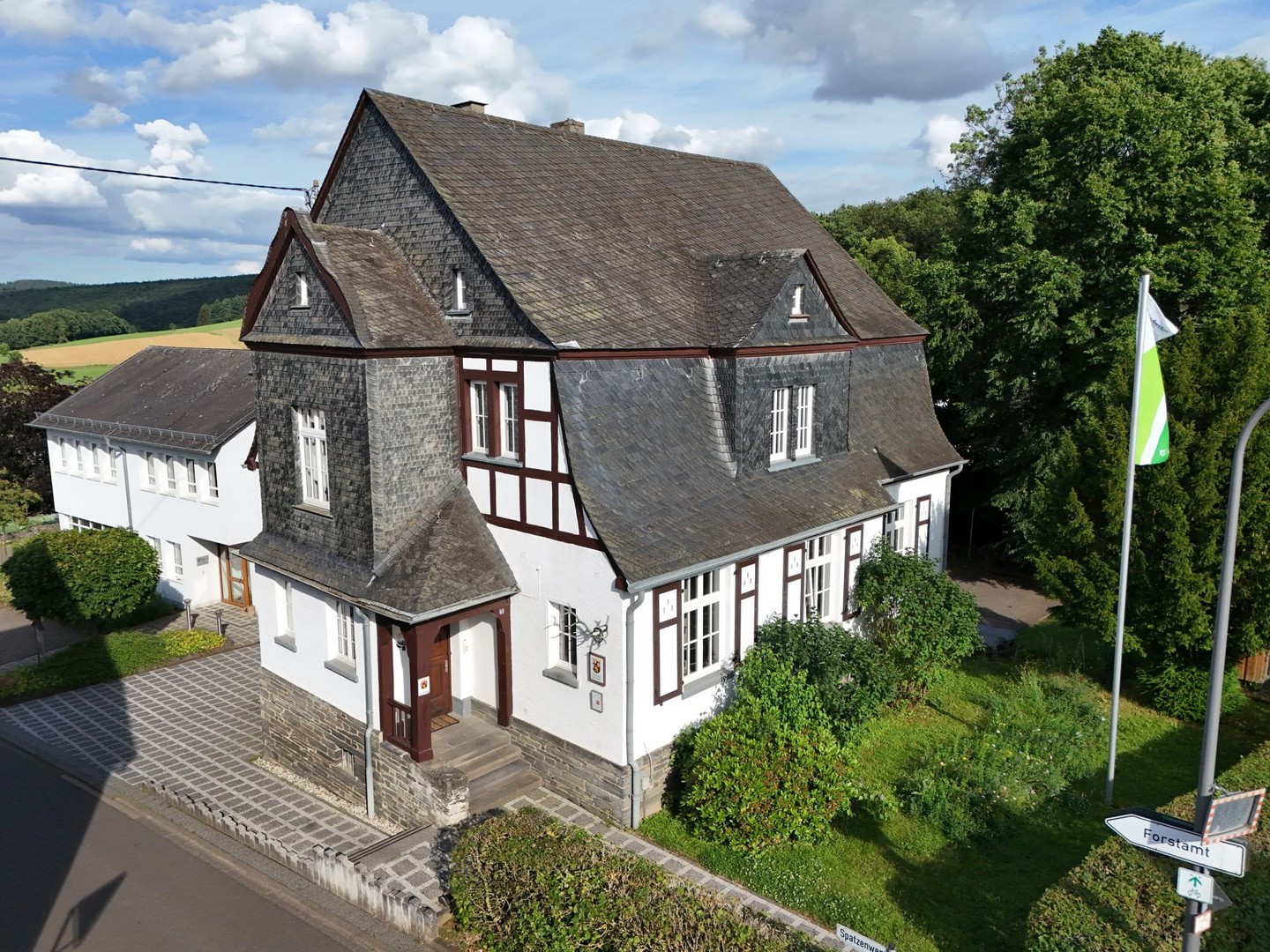 Forstamtsgebäude Idarwald Rhaunen Fotografie des Forstamtsgebäudes Idarwald in Rhaunen